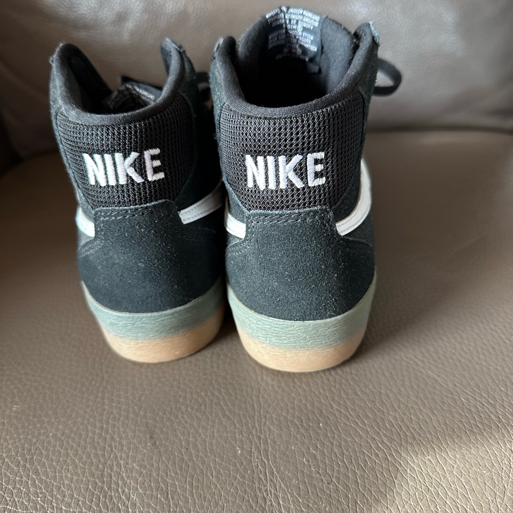 Nike SB Bruin High Top Suede Sneakers - Picture 3 of 6
